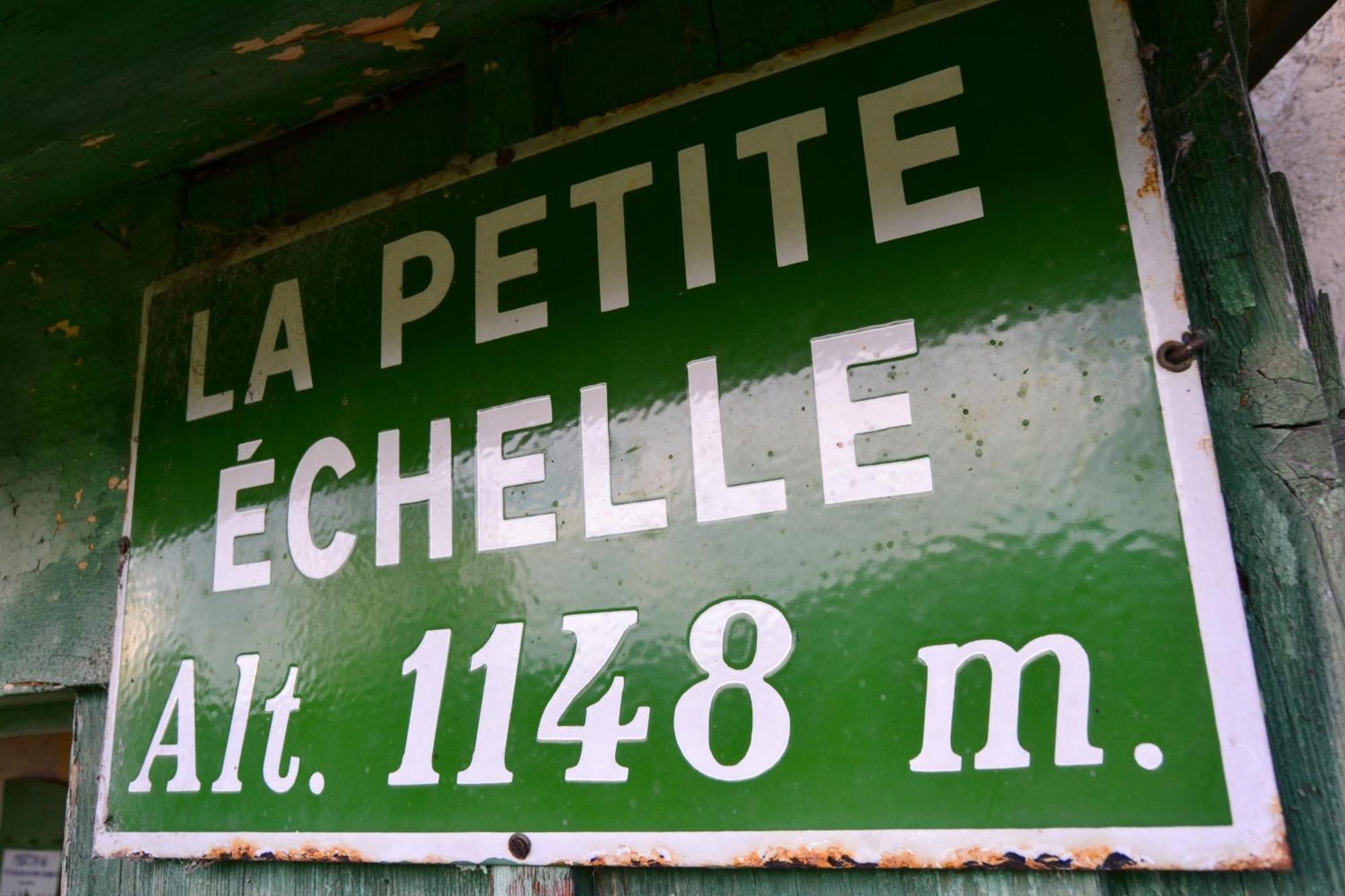 ホテル La Petite Echelle Rochejean エクステリア 写真